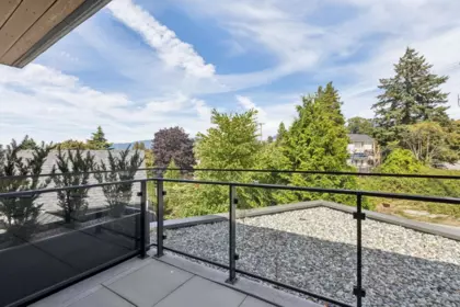 Entry Foyer Photo of 303 333 St. Davids Avenue, North Vancouver, BC
