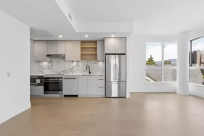 Kitchen Island Photo of 303 333 St. Davids Avenue, North Vancouver, BC