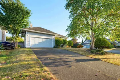 Living Room Photo of 21556 86a Crescent, Langley, BC