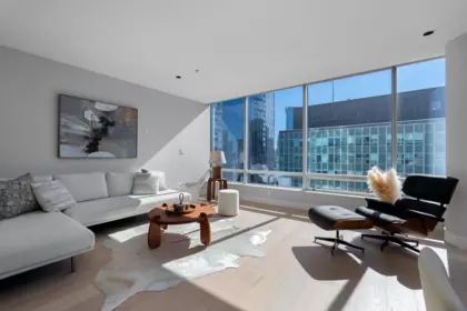 Kitchen Island Photo of 2605 1077 W Cordova Street, Vancouver, BC