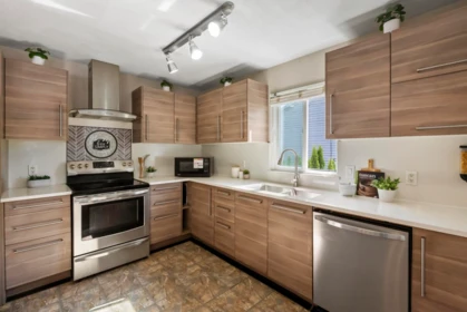 Kitchen Island Photo of 9511 160 Street, Surrey, BC