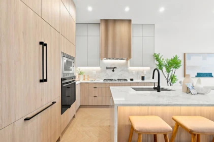 Kitchen Island Photo of 1 648 E 23rd Avenue, Vancouver, BC