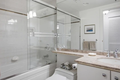 Guest Bathroom Photo of 706 1500 Hornby Street, Vancouver, BC
