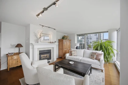 Kitchen Photo of 706 1500 Hornby Street, Vancouver, BC