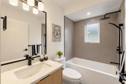 Hallway Photo of 1 3268 E 18 Avenue, Vancouver, BC