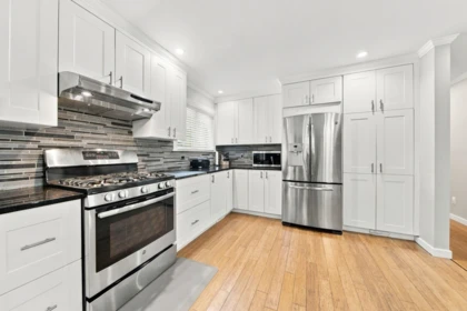 Kitchen Island Photo of 21768 117 Avenue, Maple Ridge, BC