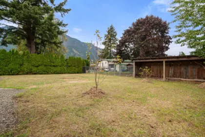 561 Thacker Avenue, Hope, BC, Hope — Single Family Residence for sale