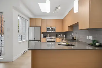 202 260 Ewen Avenue, New Westminster, BC, New westminster — Townhouse for sale