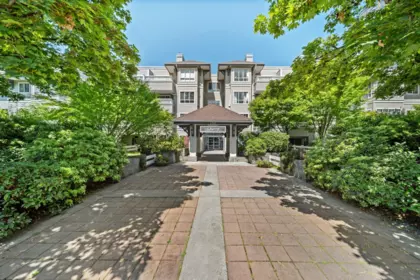 302 6745 Station Hill Court, Burnaby, BC, Burnaby — Apartment/Condo for sale