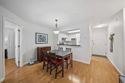 302 6745 Station Hill Court, Burnaby, BC, Burnaby — Apartment/Condo for sale