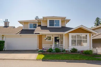 61 6885 184 Street, Surrey, BC, Surrey — Townhouse for sale