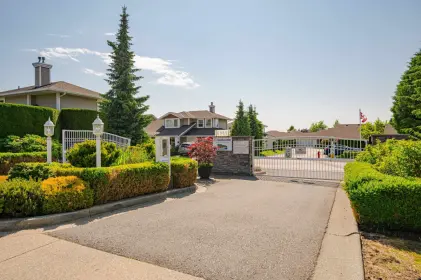 61 6885 184 Street, Surrey, BC, Surrey — Townhouse for sale
