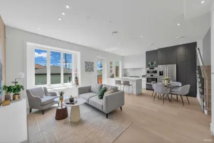 2 50 E 58 Avenue, Vancouver, BC, Vancouver — Half Duplex for sale
