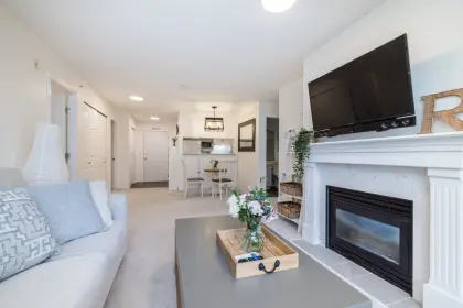 304 8976 208 Street, Langley, BC, Langley — Apartment/Condo for sale