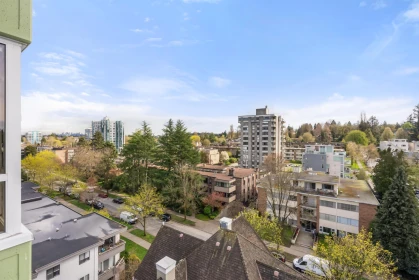 Hot Tub / Spa Photo of 8 2838 Birch Street, Vancouver, BC
