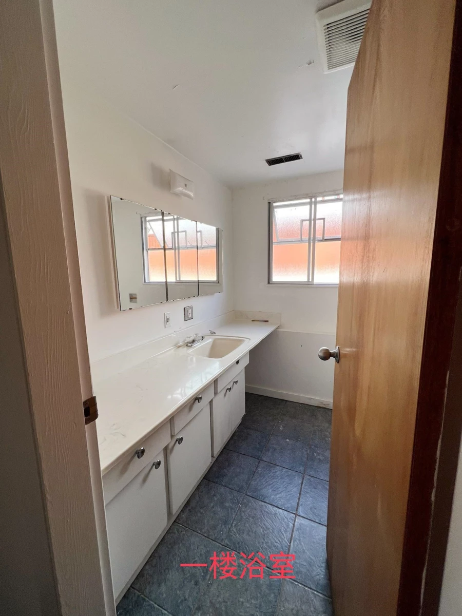 Entry Foyer Photo of 3019 W 43rd Avenue, Vancouver, BC
