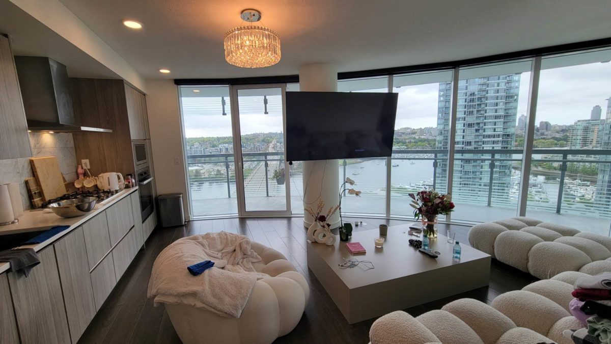 Walk-In Closet Photo of 1885 87 Nelson Street, Vancouver, BC