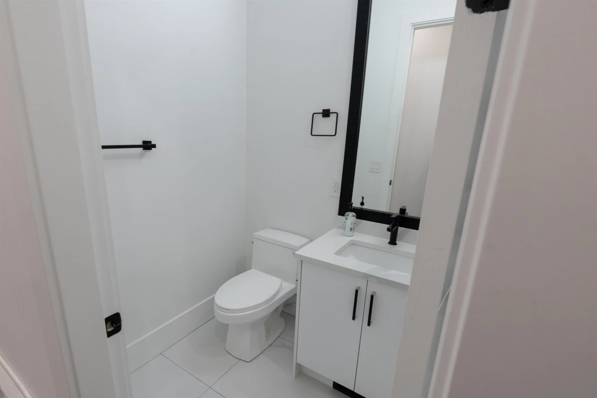 Hallway Photo of 32689 Carter Avenue, Mission, BC