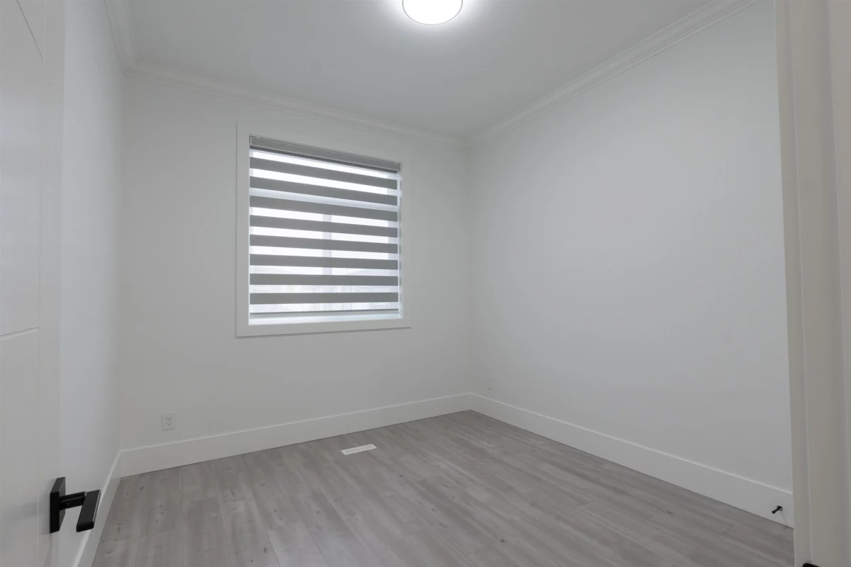 Laundry Room Photo of 32689 Carter Avenue, Mission, BC