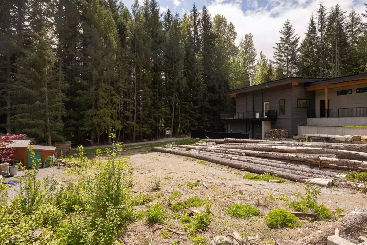 Walk-In Closet Photo of 8354 Rainbow Drive, Whistler, BC