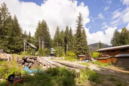 Breakfast Nook Photo of 8354 Rainbow Drive, Whistler, BC