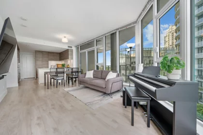 802 7388 Kingsway, Burnaby, BC, Burnaby — Apartment/Condo for sale