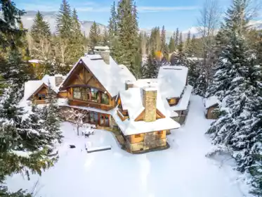 6693 Tapley Place, Whistler, BC, Whistler — Single Family Residence for sale