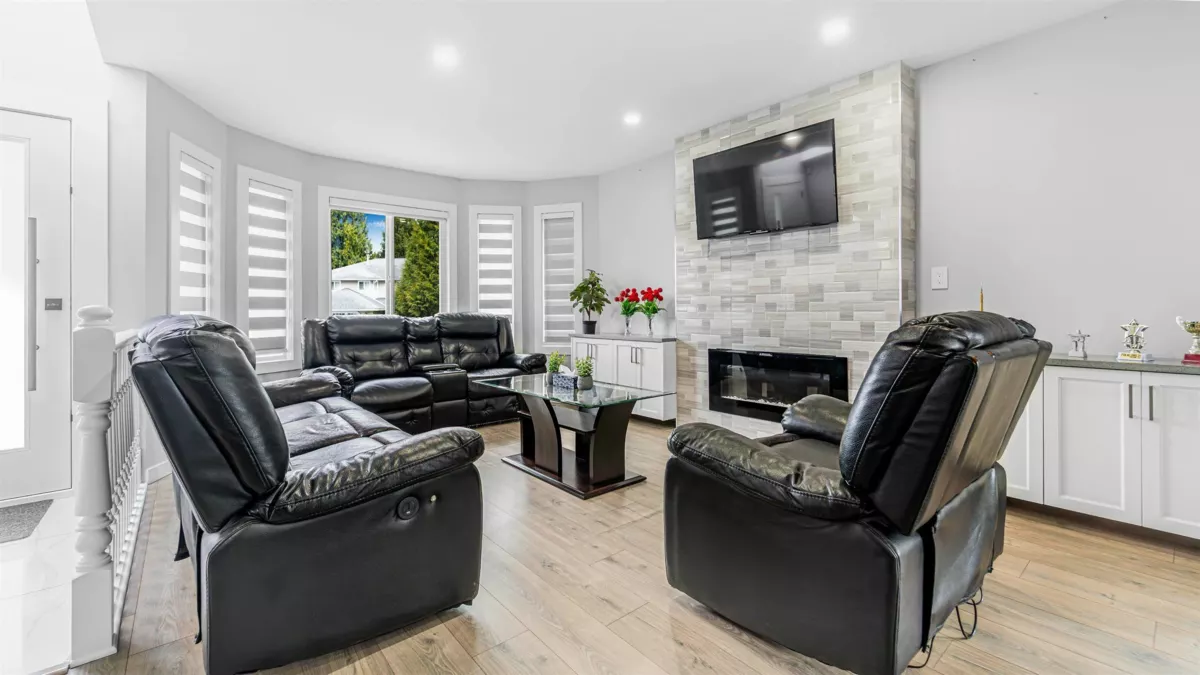 Dining Area Photo of 12478 69 Avenue, Surrey, BC