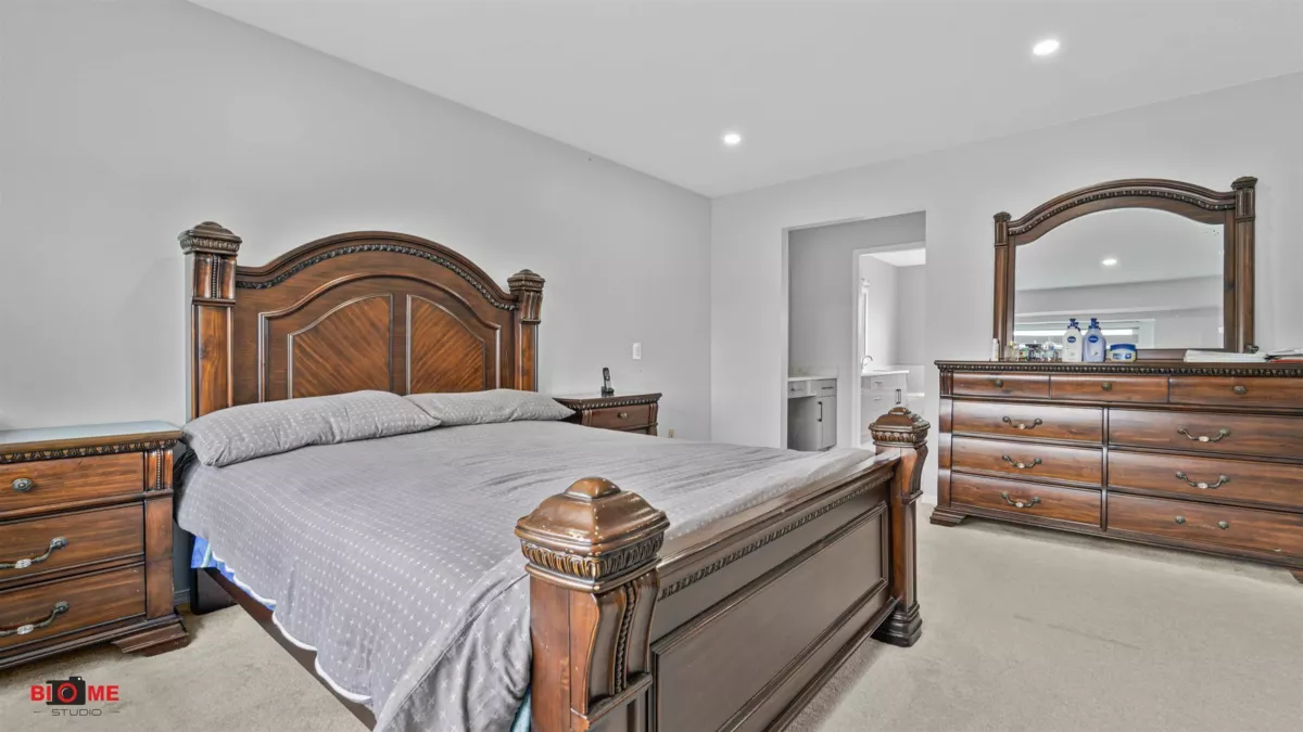 Guest Bathroom Photo of 12478 69 Avenue, Surrey, BC