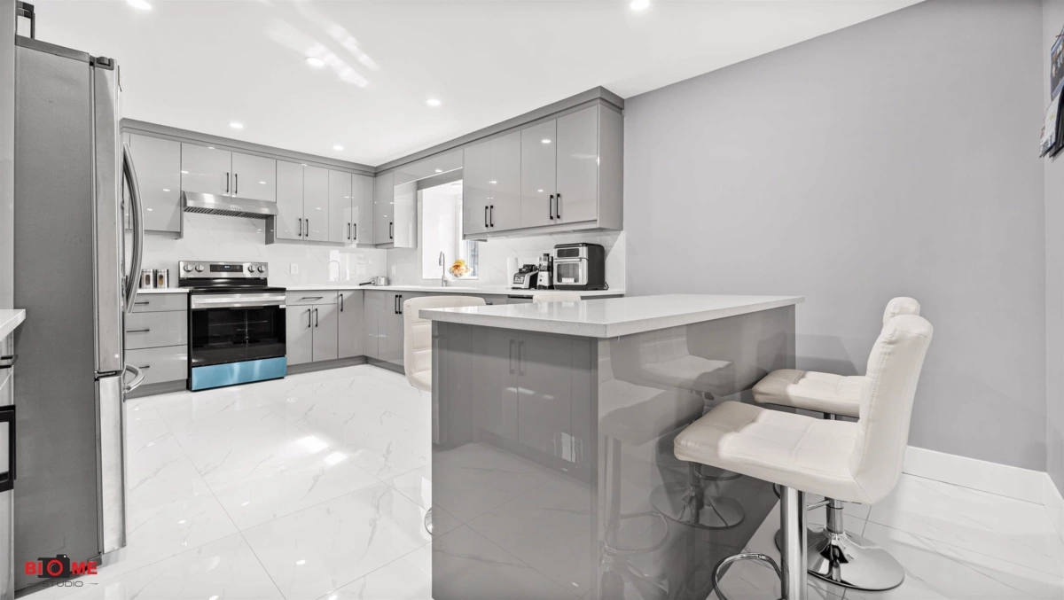 Kitchen Photo of 12478 69 Avenue, Surrey, BC