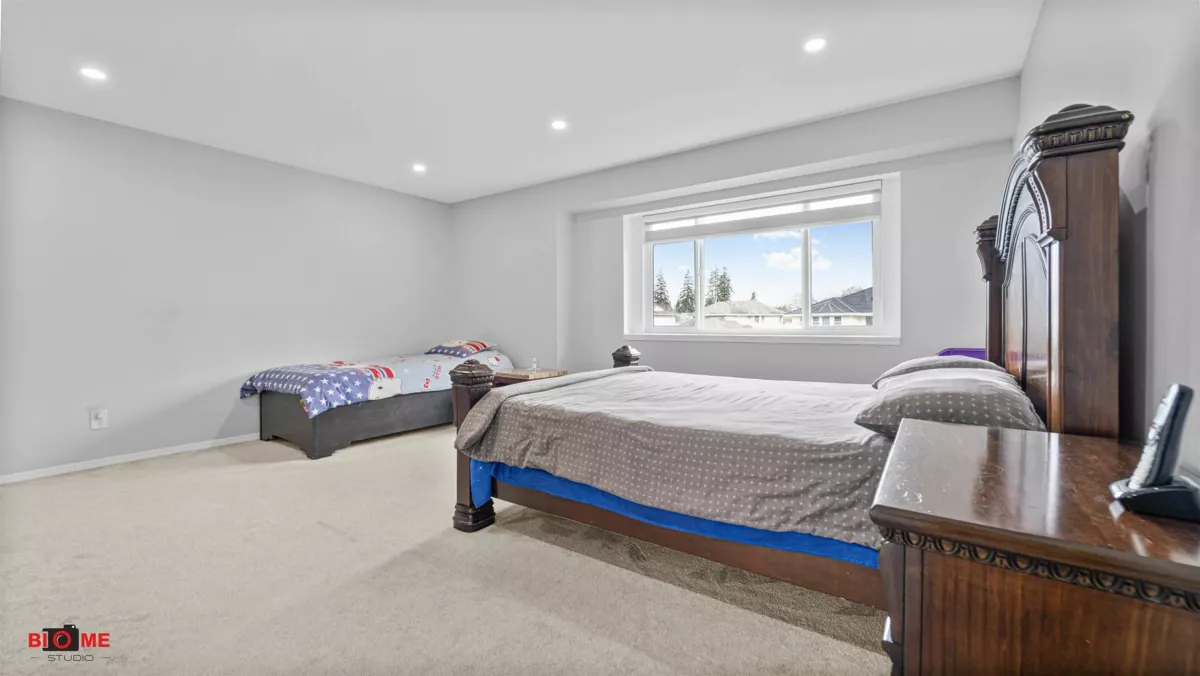 Powder Room Photo of 12478 69 Avenue, Surrey, BC