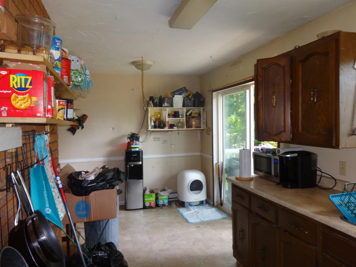 Breakfast Nook Photo of 8161 Westwood Road, Halfmoon Bay, BC