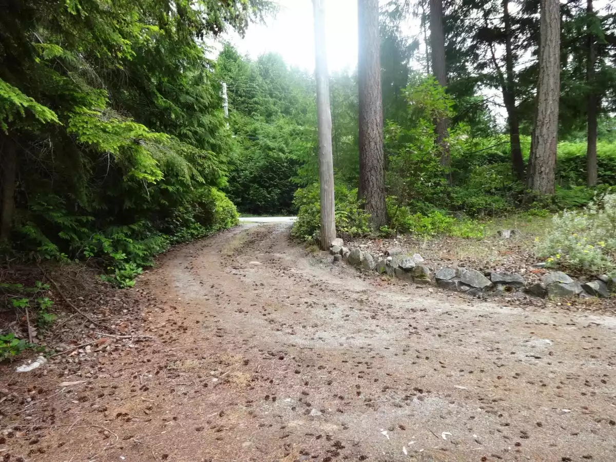 Family Room Photo of 8161 Westwood Road, Halfmoon Bay, BC