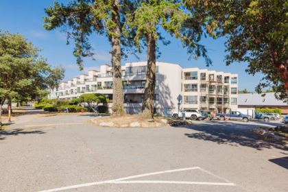 301 5477 Wharf Avenue, Sechelt, BC, Sechelt — Apartment/Condo for sale
