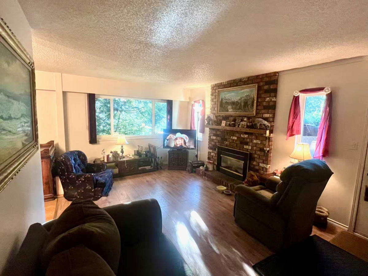 Dining Area Photo of 11750 Fraserview Street, Maple Ridge, BC