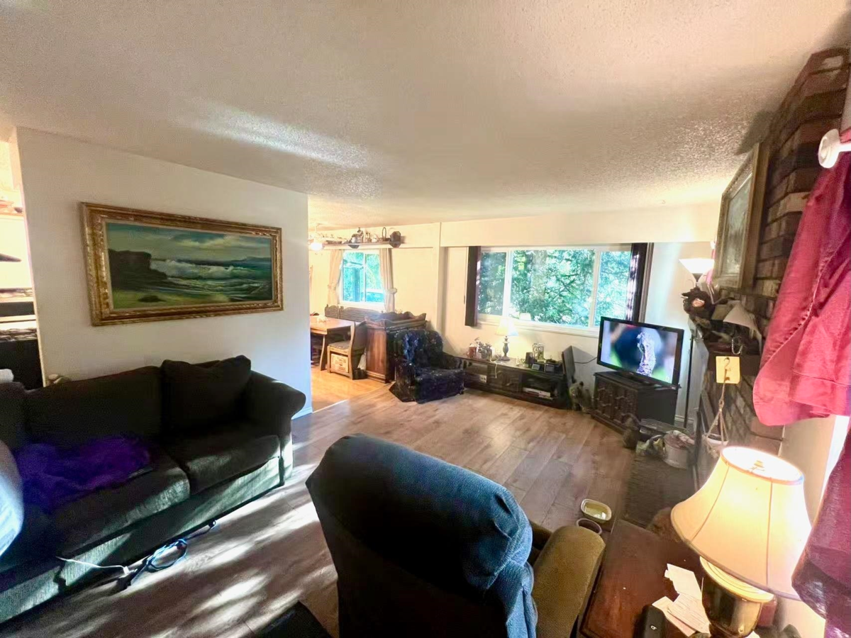 Living Room Photo of 11750 Fraserview Street, Maple Ridge, BC