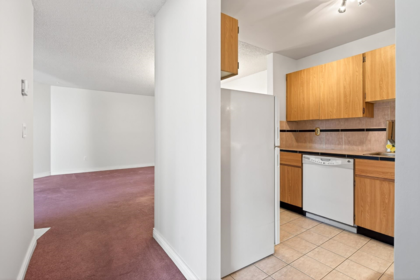 305 615 North Road, Coquitlam, BC, Coquitlam — Apartment/Condo for sale
