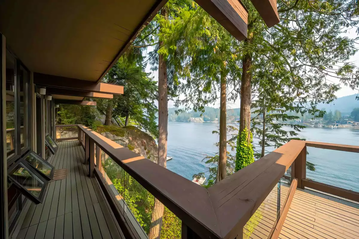 Breakfast Nook Photo of 4885 Cove Cliff Place, North Vancouver, BC