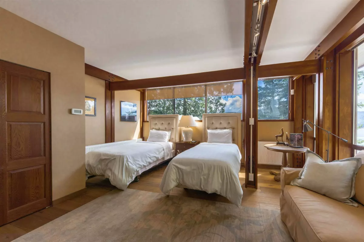 Entry Foyer Photo of 4885 Cove Cliff Place, North Vancouver, BC