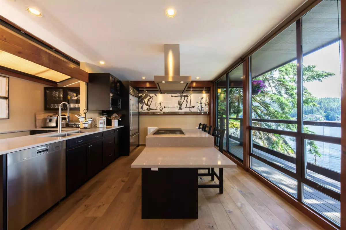 Guest Bathroom Photo of 4885 Cove Cliff Place, North Vancouver, BC