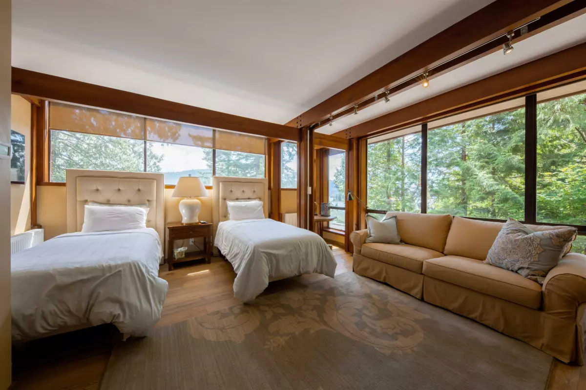 Mudroom Photo of 4885 Cove Cliff Place, North Vancouver, BC