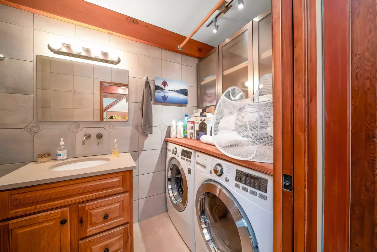 Outdoor Deck Photo of 4885 Cove Cliff Place, North Vancouver, BC