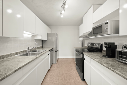 204 14988 101a Avenue, Surrey, BC, Surrey — Apartment/Condo for sale