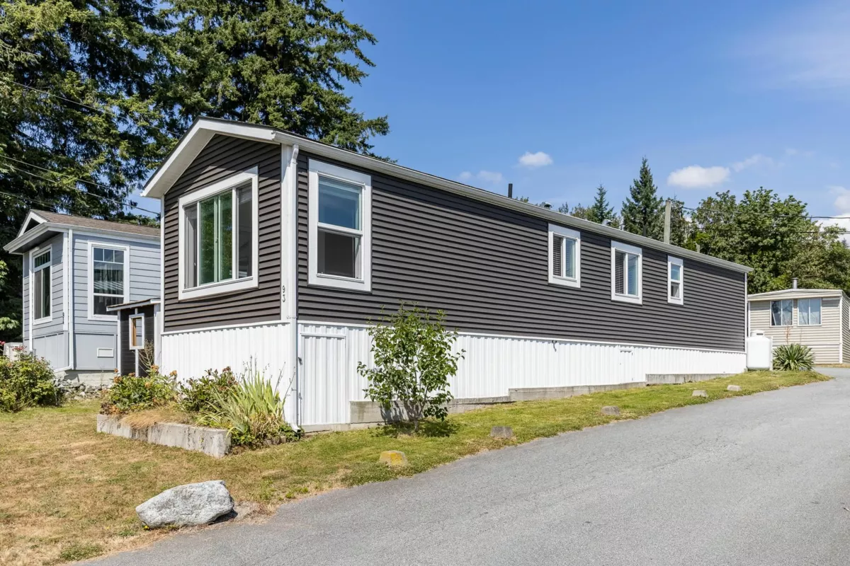 Living Room Photo of 93 9950 Wilson Street, Mission, BC