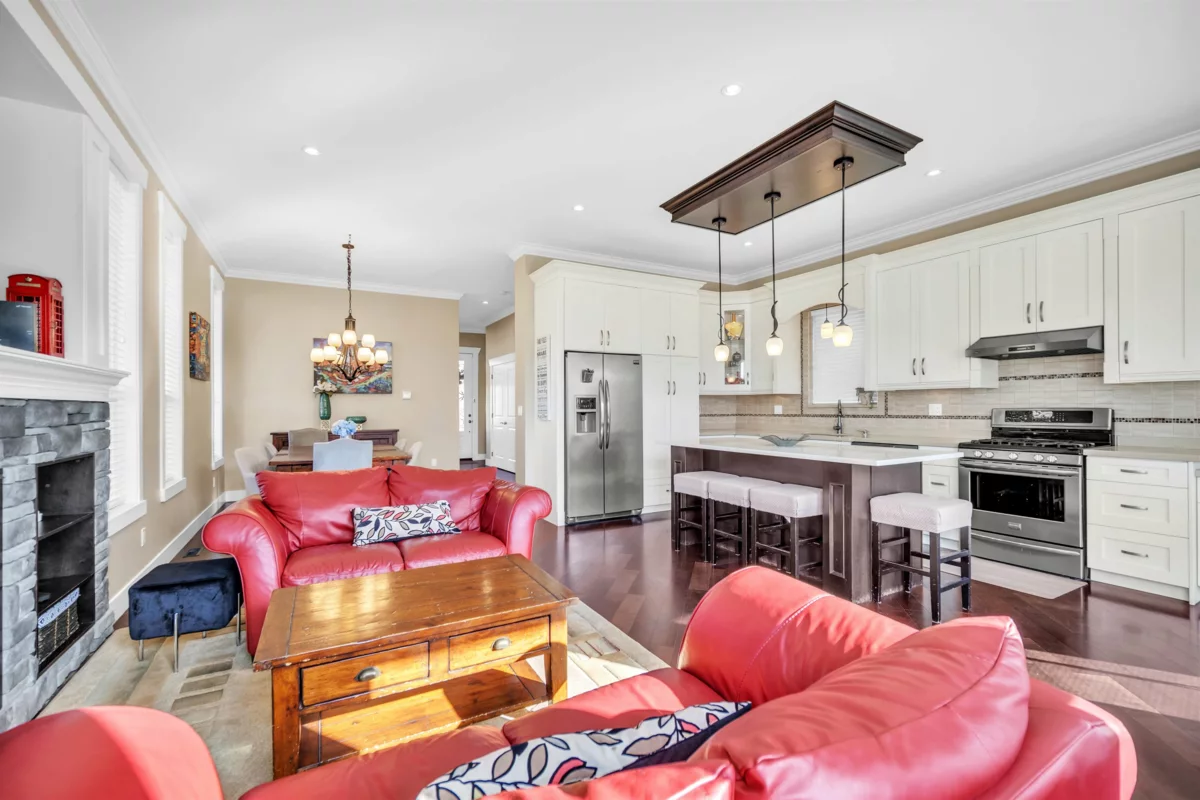 Kitchen Photo of 17402 2b Avenue, Surrey, BC