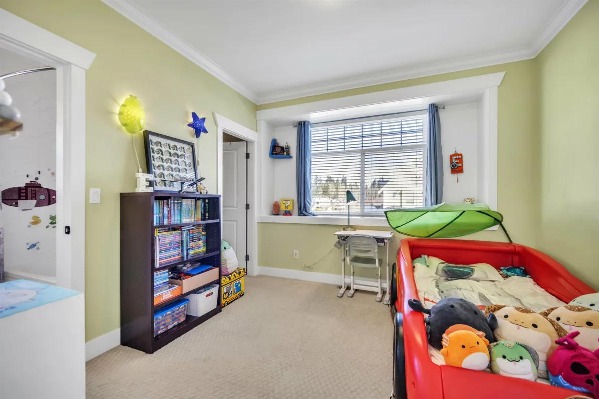 Walk-In Closet Photo of 17402 2b Avenue, Surrey, BC