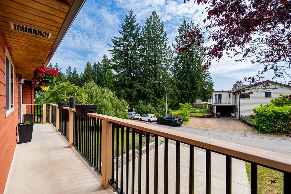 Entry Foyer Photo of 20419 91a Avenue, Langley, BC