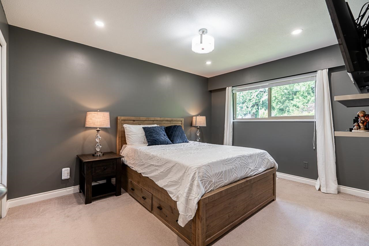 Walk-In Closet Photo of 20419 91a Avenue, Langley, BC