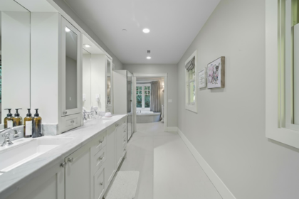 Hallway Photo of 1350 W 15th Avenue, Vancouver, BC