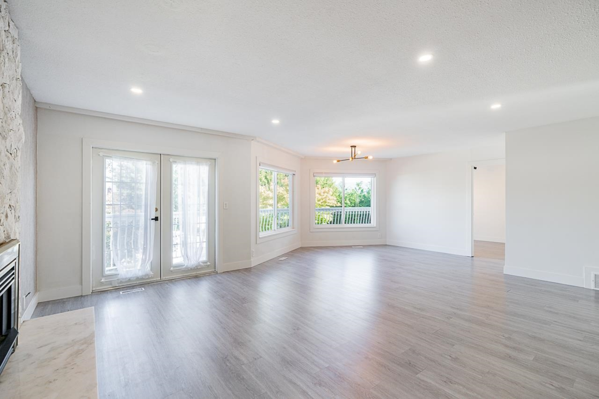 Breakfast Nook Photo of 4346 Dundas Street, Burnaby, BC